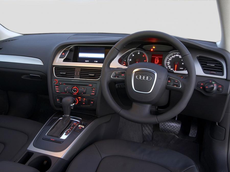 Торпедо Audi A4 2.0 TDI Sedan (B8, 8K) 2007 года  (ZA) (фото 4 из 15)
